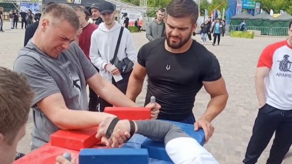 Турнир по армрестлингу в Липецке