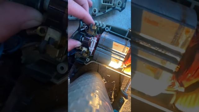 Заміна щоток на дрель авангард ду-13/880С