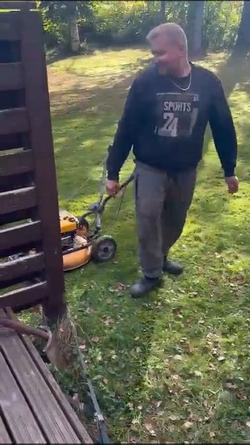 Тикко и его новый друг или враг газонокосилка 😁😁😁 п смотреть онлайн