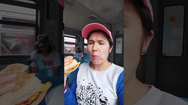 Обзор маффина из фастфуда Вкусно и точка 🥯 (с вкусом) - смотреть онлайн