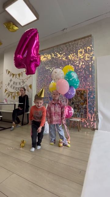 Володя на дне рождения одногруппницы Лерочки 4 года в Kids Point, Хабаровск, 01.05.2025 смотреть онлайн
