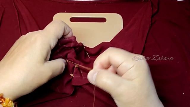 КАК УМЕНЬШИТЬ ВЫРЕЗ В ФУТБОЛКЕ.ЛАЙФХАКИ ПО ПЕРЕДЕЛКЕ ? смотреть онлайн