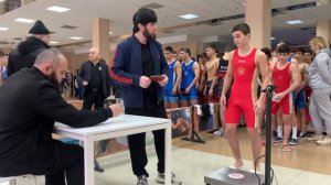 Взвешивание борцов до 55 кг на первенстве СКФО среди юн