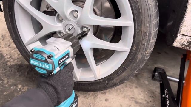 Аккумуляторный ударный гайковерт KAMOLEE смотреть онлайн