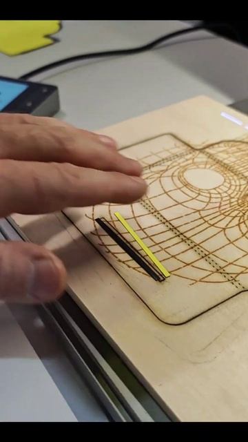 XTool F1 Ultra - резка бумаги и картона