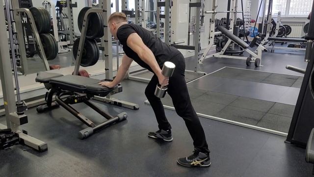 Разгибание руки в наклоне - Техника выполнения упражн? смотреть онлайн