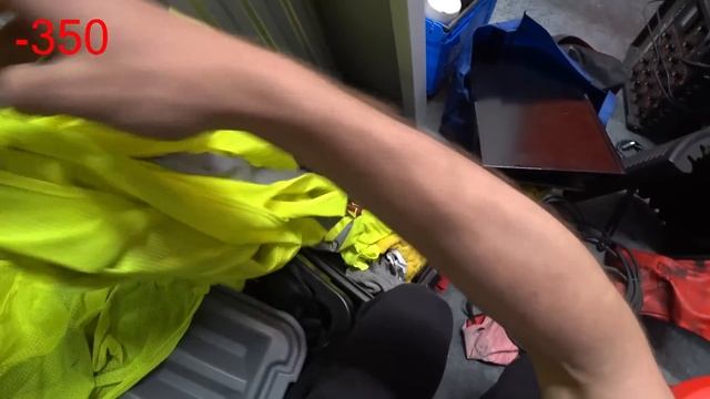 Брошенный склад за $350: нашёл ретро технику, микрофоны ? смотреть онлайн