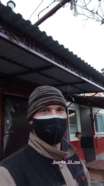 Козырёк над крыльцом