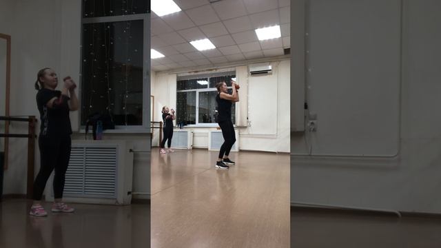 Силовая тренировка на мышцы рук с гантелями по 2 кг.! смотреть онлайн