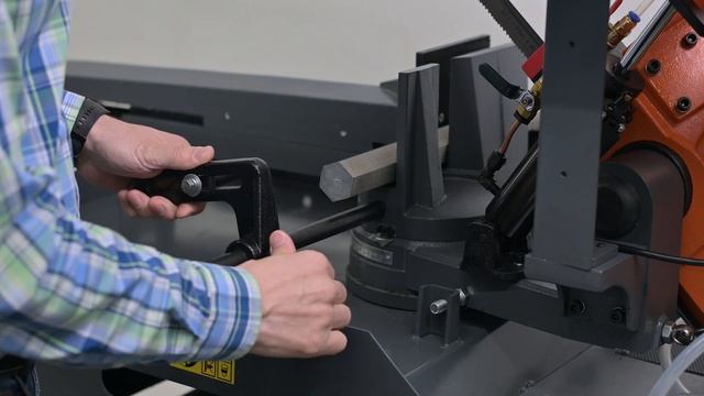 Ленточнопильный станок по металлу MetalRez MR-220 смотреть онлайн