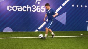 Обучение детей футбольным финтам