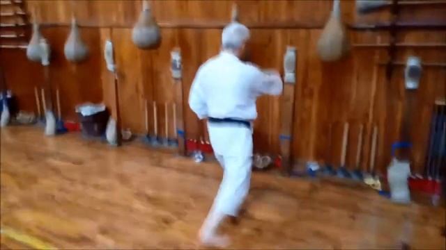 Работа ног в традиционном каратэ  Двигаться вперед  Сэ