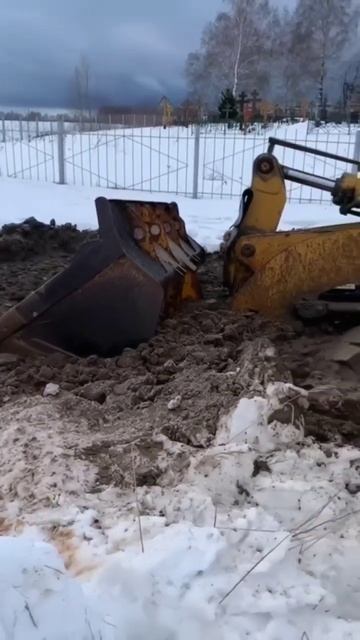 Как он туда попал? #камаз #экскаватор #топ #shorts смотреть онлайн