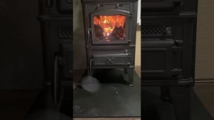 Установили чугунную печь-камин DACHA FireWay в даче для тепл