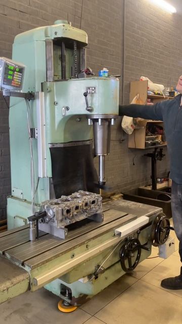 Фрезеровка ГБЦ #лайк #моторист #mechanic #рек #тренды #mechanicli смотреть онлайн