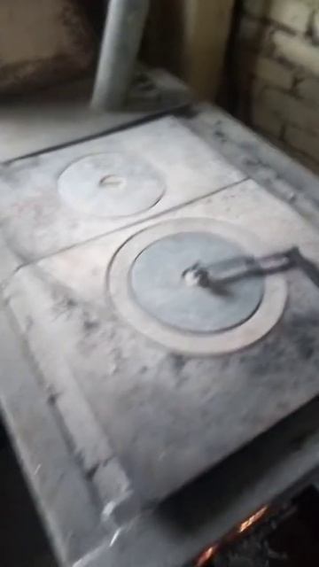 Кочегар оставил печь без присмотра, я подкинул малехо? смотреть онлайн