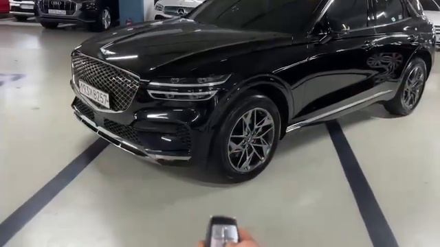 Наш подборщик в Ю.  Корее, демонстрирует работу системы дистанционной парковки