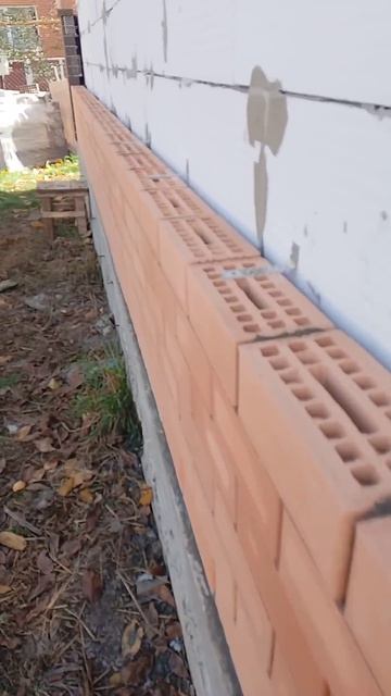 Кладка кирпича и крепеж к стене смотреть онлайн