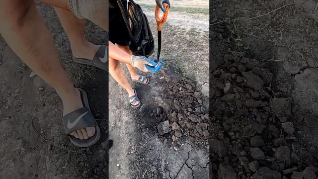 Проверяем сигнал металлоискателя в поисках советских смотреть онлайн