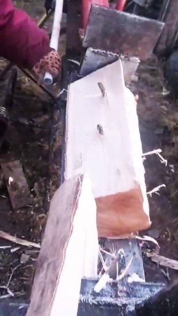 Дровокол на гидравлической станции в действии 🪓 #дро смотреть онлайн