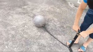 Лопнули камеру футбольного мяча😵