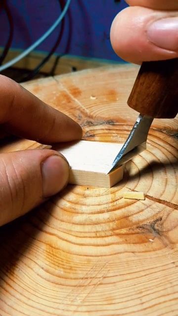 ASMR резка дерева.Кофротный звук резьбы смотреть онлайн