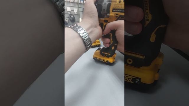 аккумуляторная дрель-шуруповёрт DeWalt Dcd701