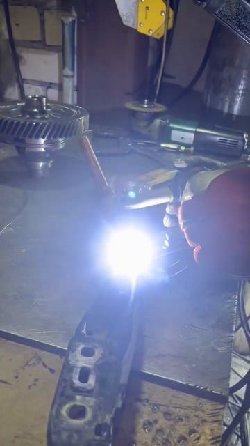 Аргоно дуговая сварка #кузнецымолодцы #практика #косм? смотреть онлайн