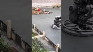Финальный этап гладкий пол. Затирка бетона вертолетом