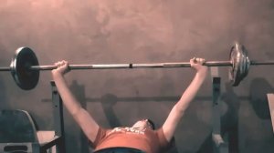 Хех поднимаю 50 кг. :)