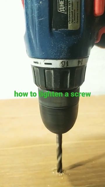 #shorts how to tighten a #screw #шуруп #шуруповерт #шуруповёрт смотреть онлайн