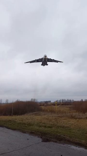 Посадка самолета ил-76 в аэропорту Уфа(UWUU). смотреть онлайн