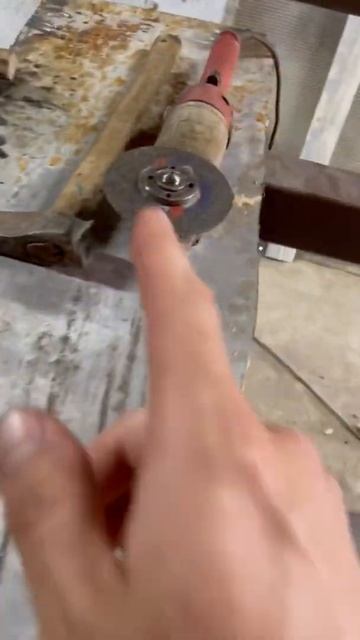 Зарезаем профильную трубу для сварки. В наличии больш смотреть онлайн