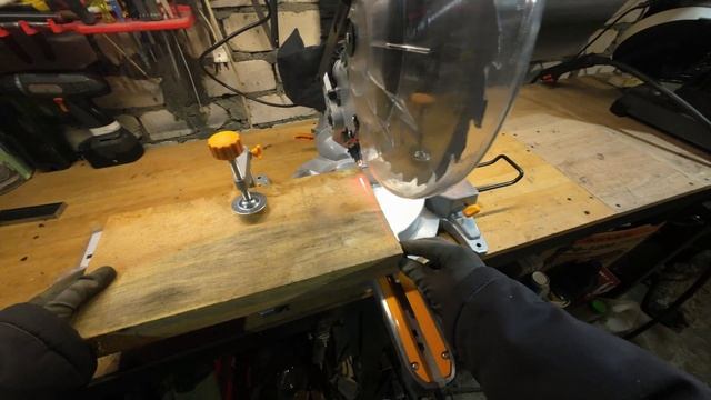 Торцовочная пила Deko DKMS2200 255 Laser. Первый взгляд.