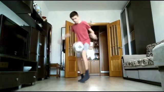 Набивание мяча: 2900 раз смотреть онлайн