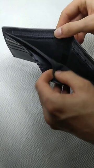 Мужской кошелек из натуральной кожи фирмы LVAN с дополнительным карманом