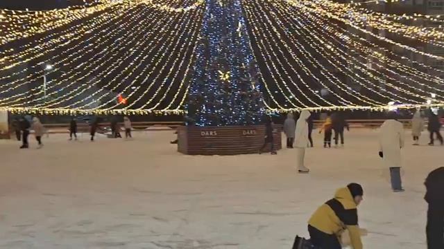 У Аквамарина открылся каток. Со своим бесплатно, прока смотреть онлайн