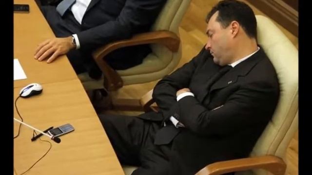 НЕ В БОГА СТАЛИ МЕНЬШЕ ВЕРИТЬ