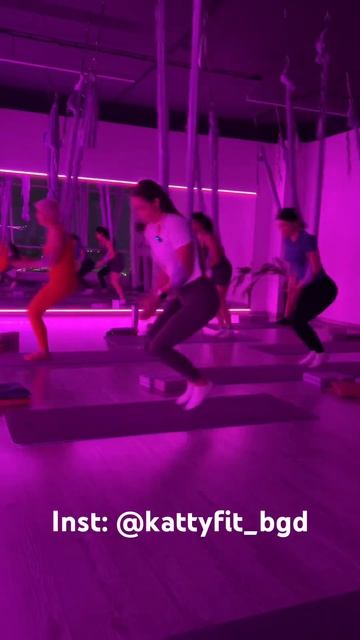 Тренировка в гамаке #flyyoga #aeroyoga #aerostretching #sports #motivation #aerial смотреть онлайн