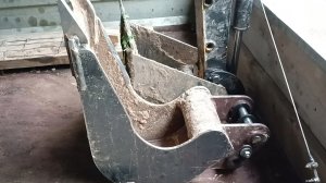 Мини экскаватор 29575 не справляется с тяжёлым грунтом.