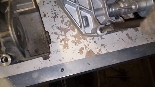 Установка ремня генератора с механизмом натяжени