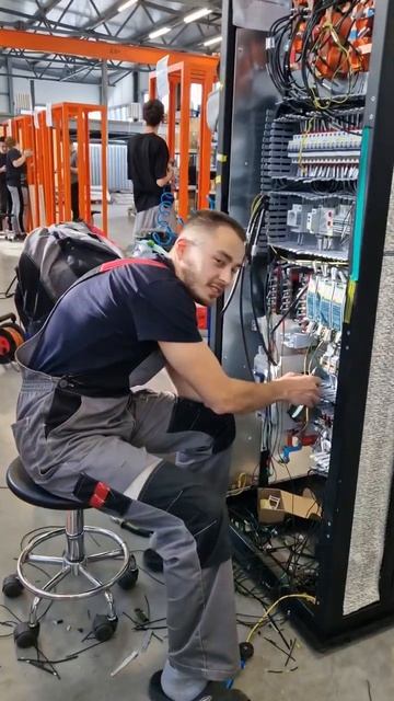 Например, собирать зарядки для электромобилей😌#nspзар смотреть онлайн