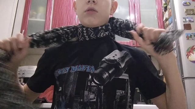 Шарф сквозь шею