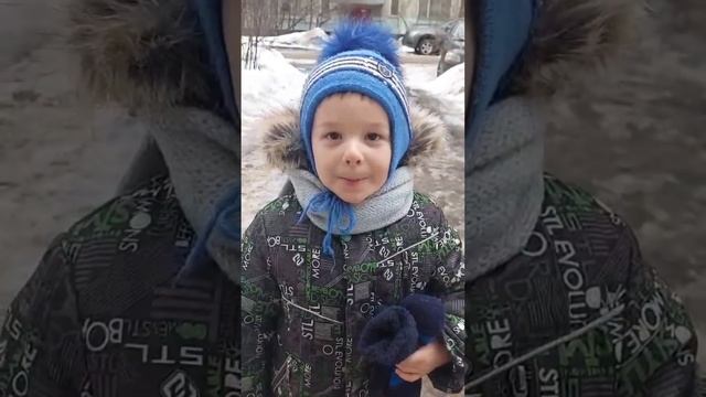 С 8 марта! «Мама, я надел(а) шапку». Тренд