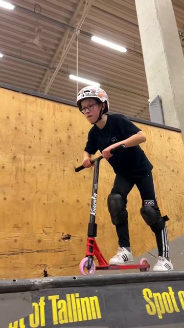 ТЕБЕ ЭТО ТОЧНО НЕ ПОНРАВИТСЯ 😂 #трюкинасамокате #scooteri смотреть онлайн