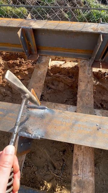 👷♂️ Сварка закладных на двутавре для перекрытия. #? смотреть онлайн
