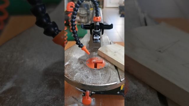 Прямые  и криволинейные резы на лобзиковом станке Gigant