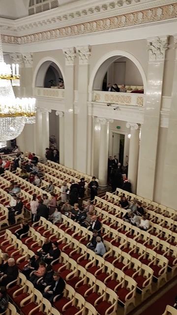 зрительный зал Филармонии. смотреть онлайн