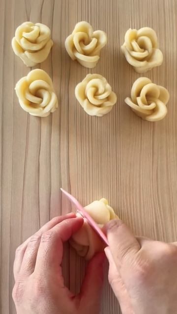 Лепка выпечки. Формовка булочек. Песочное тесто. #реко? смотреть онлайн