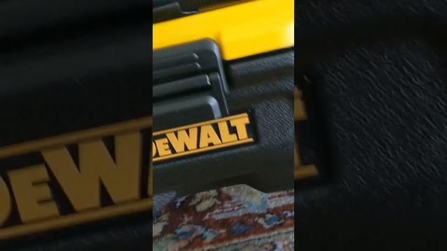 Аккумуляторный моющий пылесос DeWalt DCV580H wet/dry vacuum смотреть онлайн